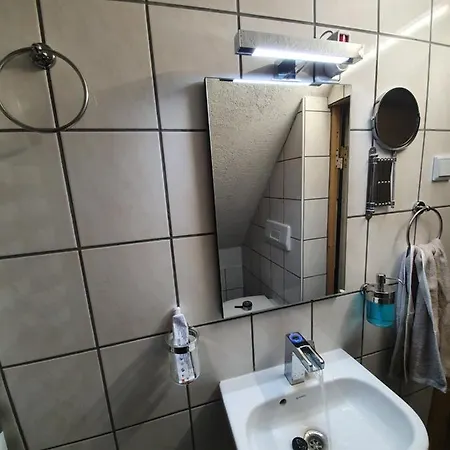 Dachgeschosswohnung In Neumuenster 2 Zimmer Экстерьер фото