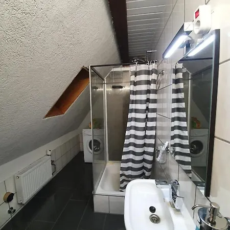 Dachgeschosswohnung In Neumuenster 2 Zimmer Экстерьер фото
