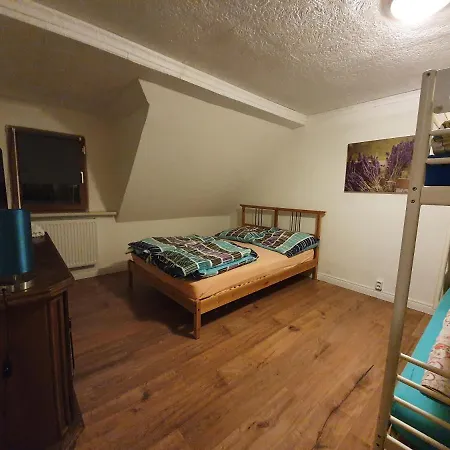 Dachgeschosswohnung In Neumuenster 2 Zimmer Экстерьер фото