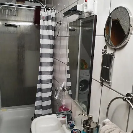 Dachgeschosswohnung In Neumuenster 2 Zimmer Экстерьер фото