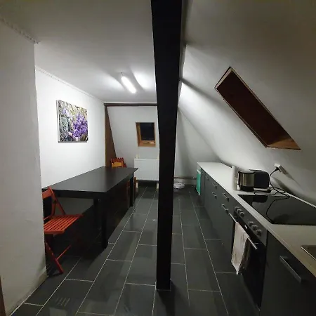 Dachgeschosswohnung In Neumuenster 2 Zimmer Экстерьер фото