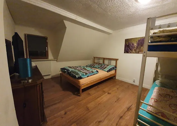 Dachgeschosswohnung In Neumuenster 2 Zimmer