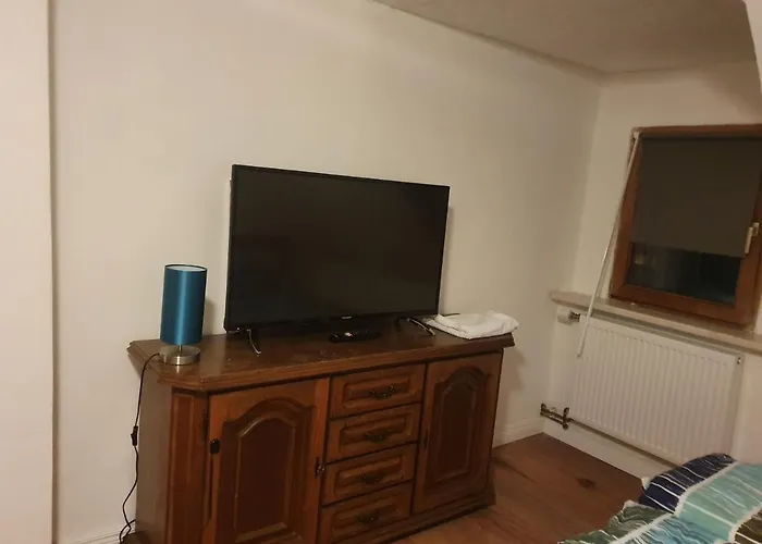 Dachgeschosswohnung In Neumuenster 2 Zimmer