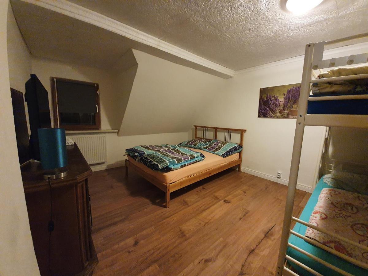 Dachgeschosswohnung In 2 Apartment