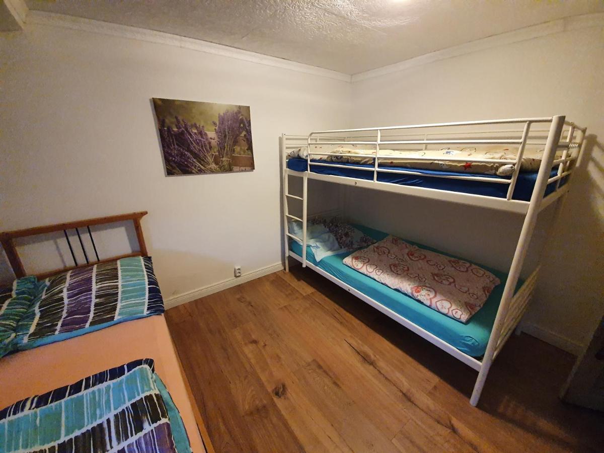 Dachgeschosswohnung In 2 *