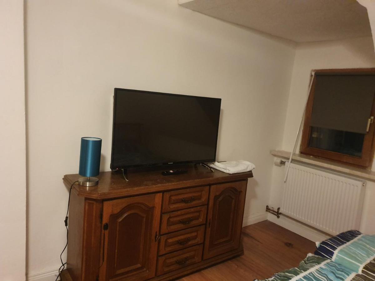 Dachgeschosswohnung In 2 * Neumuenster